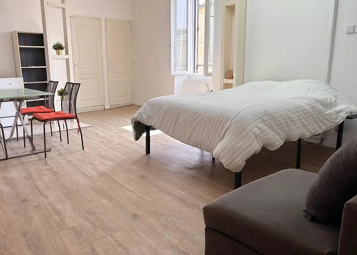 Ideal Pour Un Court Sejour アパート Caveirac